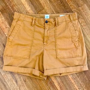Gap 5” Gold Short